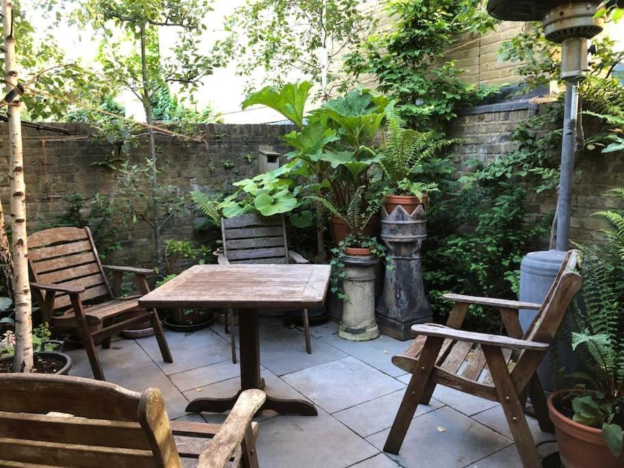 Kings Cross, Self-contained House & Private Garden Hébergement de vacances Londres